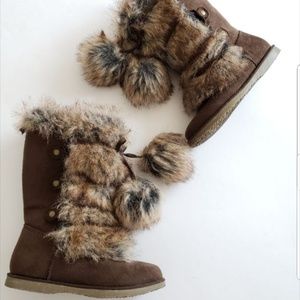 ❄Old Navy Fur pom boots (Size 7c) NWT